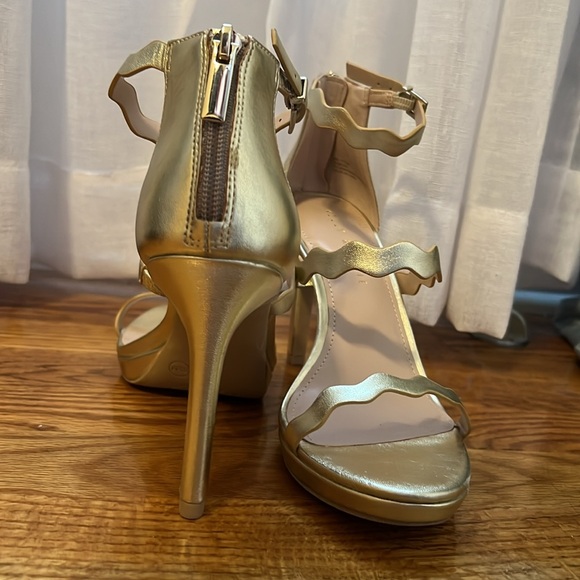 Kelly&Katy Metallic Gold High Heels - Picture 4 of 5
